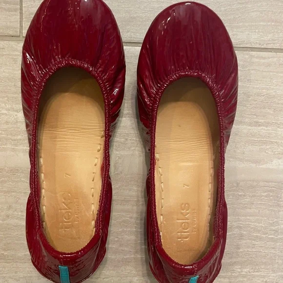 Tieks Women's Ruby Red Patent Flats 7 - Picture 1 of 3